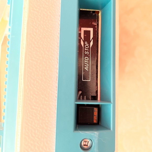 Vintage Mickey & Minnie Mouse Record player - Picture 6 of 7